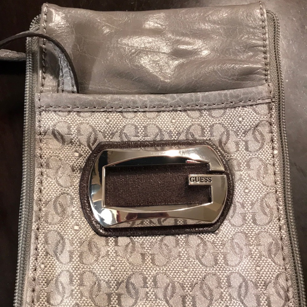 Guess purse - Picture 2 of 5